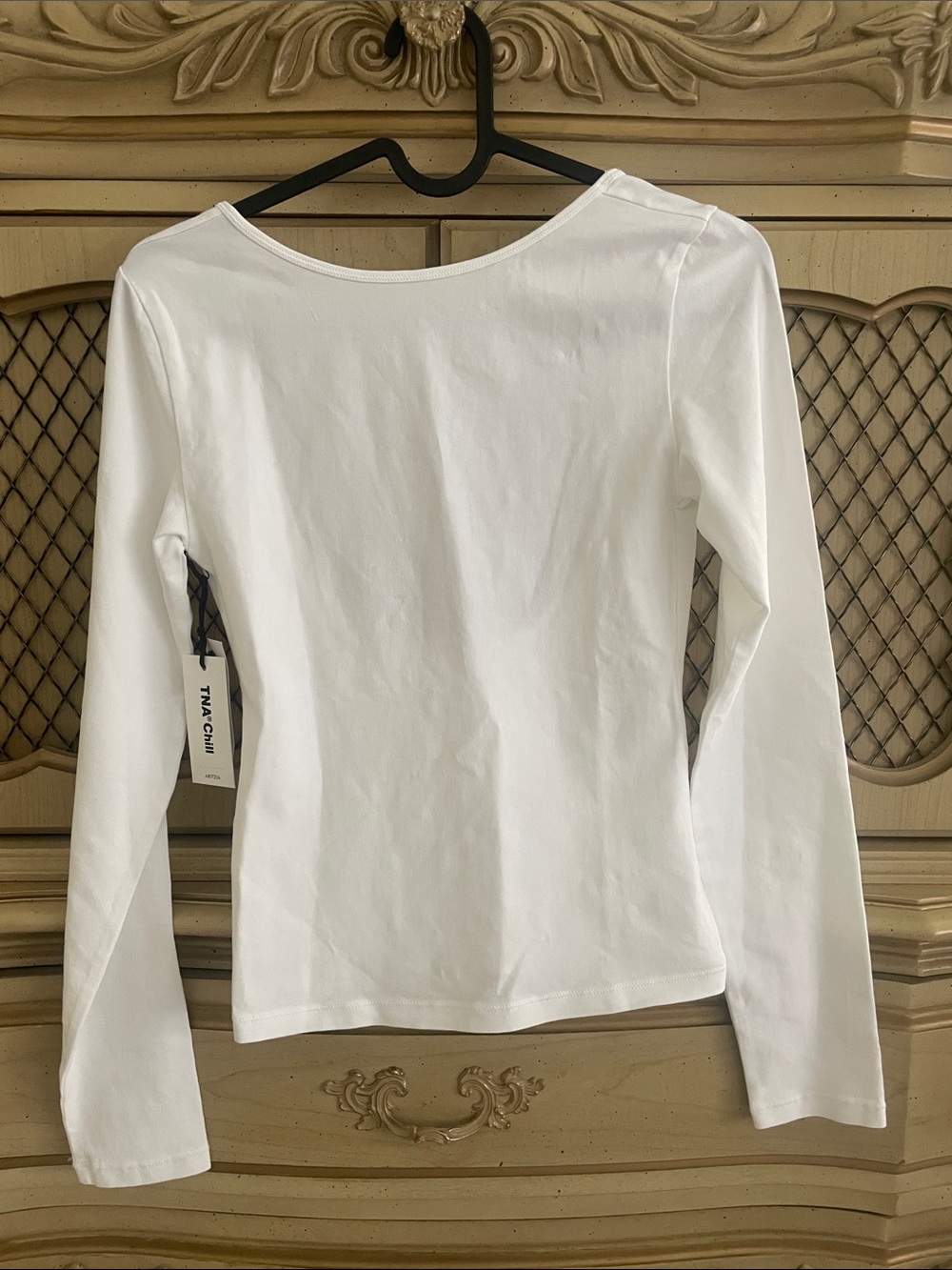 Aritzia White Long-Sleeve Scoop Neck Tee